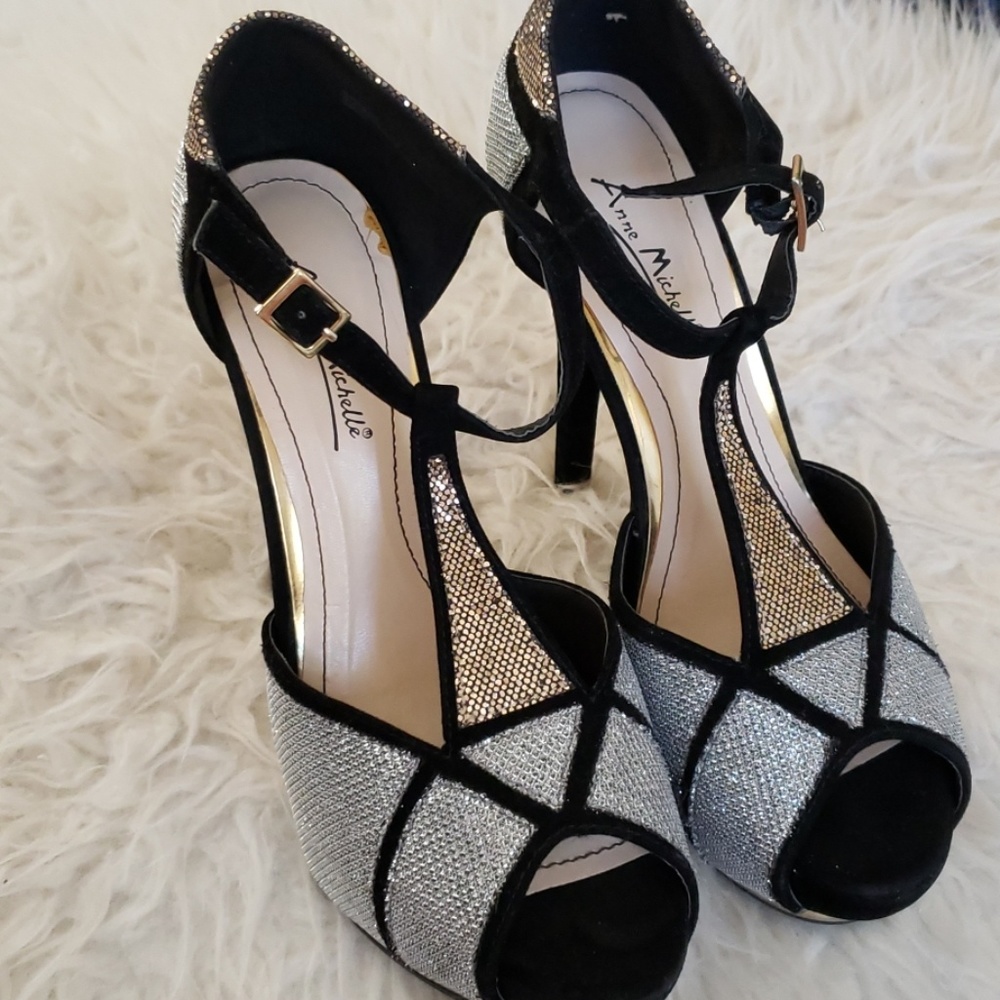 Heels - Picture 2 of 3